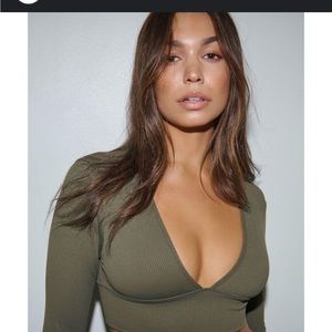 Scarlett seamless deep plunge long sleeve